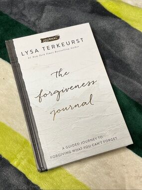 Lysa TerKeurst The Forgiveness Journal –  Hardcover Guided Journal Like New